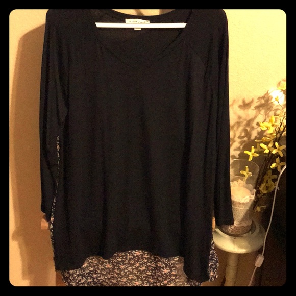 Floral-back Hi/lo Top 🌸🌺 - Picture 1 of 4